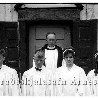 1383314_350287578448461_1934877104_n