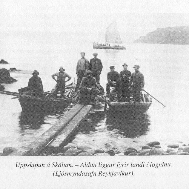 385875_2636724432110_447978098_n