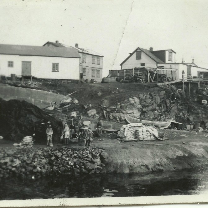 412126_3193987923349_1222244346_o