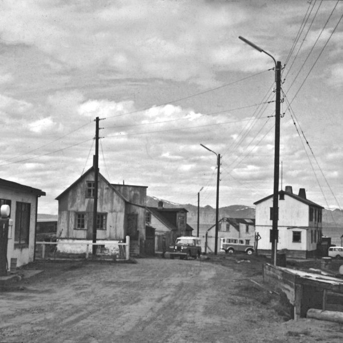 812643_402568396497003_1153107961_o