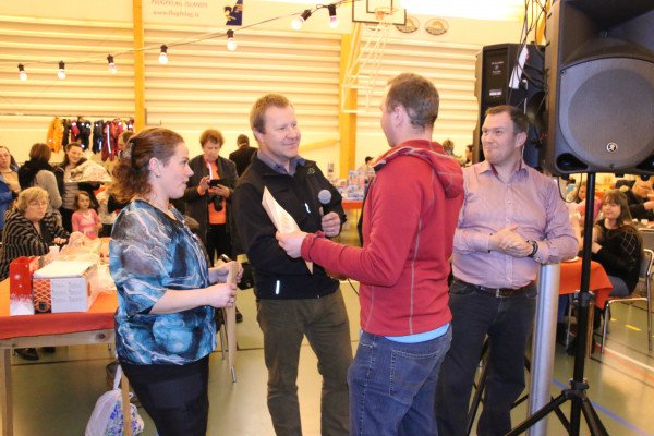 Hjónin á Felli færðu Björgunarsveitinni Hafliða björgunarlaun