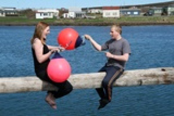 Fjör á sjómannadags skemmtun á höfninni