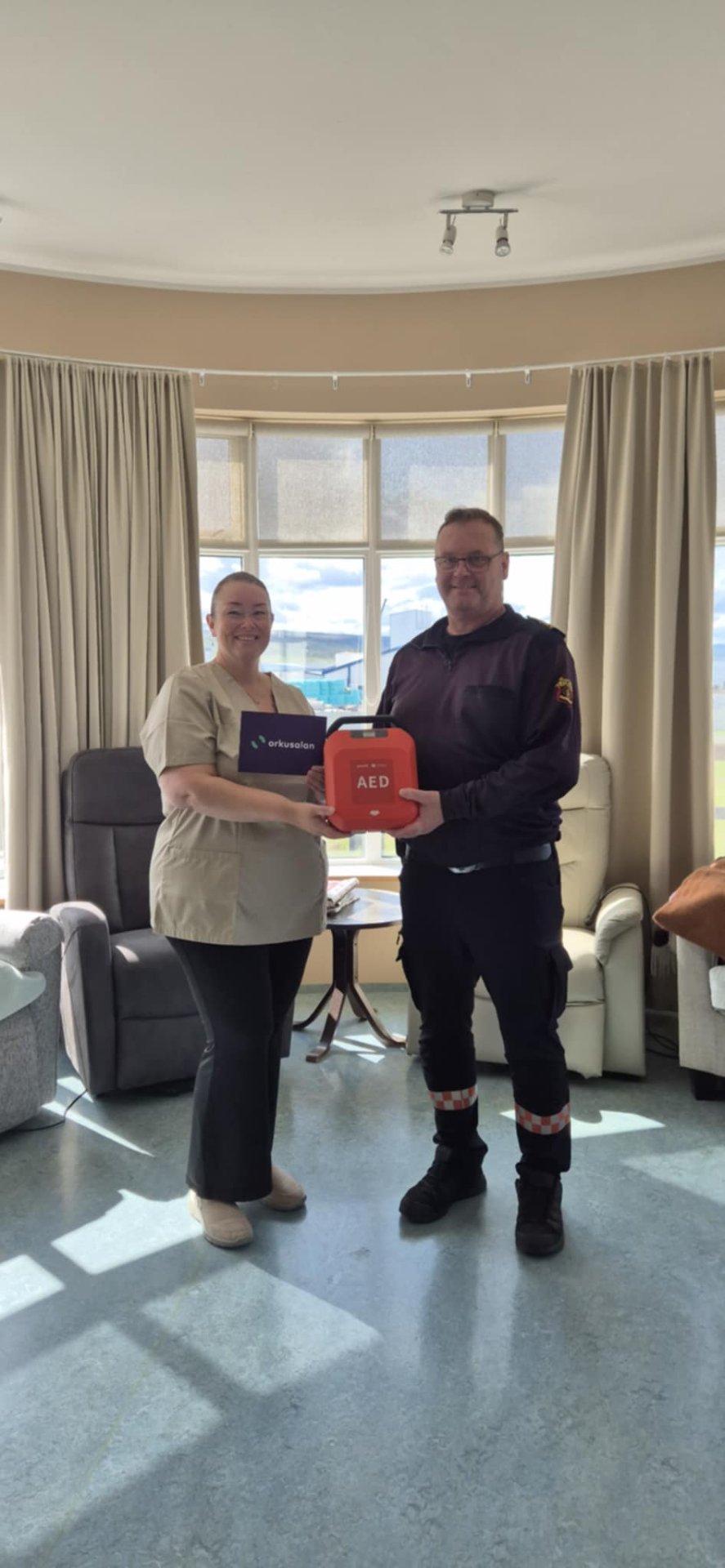 Þegar hver mínúta skiptir máli – Langanesbyggð fær hjartastuðtæki að gjöf