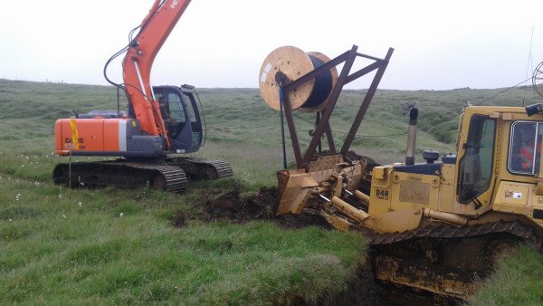 Unnið við lagningu ljósleiðara