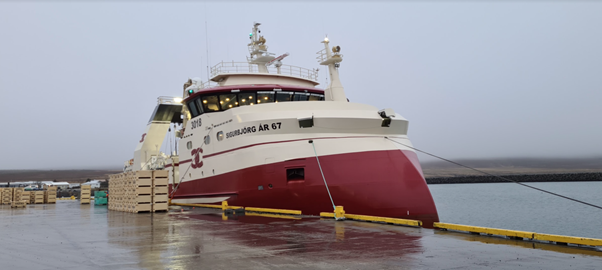 Sigurbjörg ÁR, nýtt skip Ísfélagsins kom í fyrsta sinn til löndunar á Þórshöfn í morgun.
