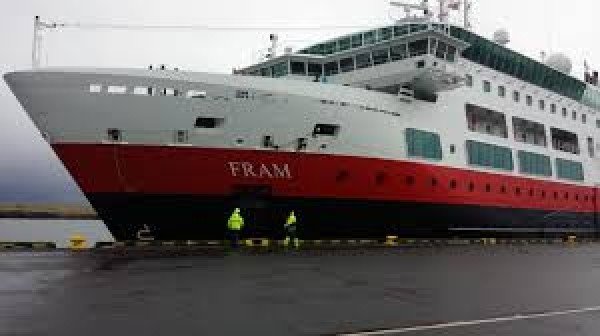 Skemmtiferðaskip á kosningadaginn